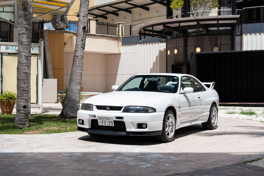 1995 Nissan Skyline R33 GT-R in white, photo 1